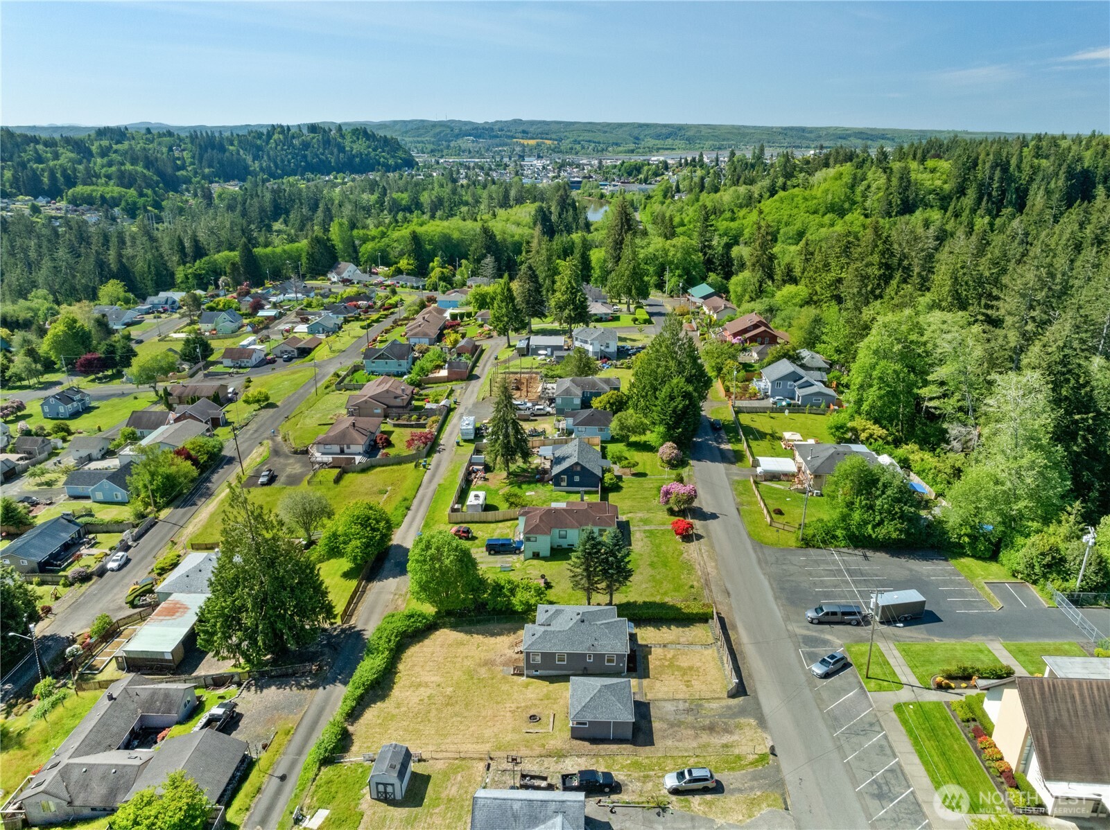 2736 Riverview Drive Aberdeen, WA 98520 - Photo 36 of 40 an aerial view of multiple houses with yard
