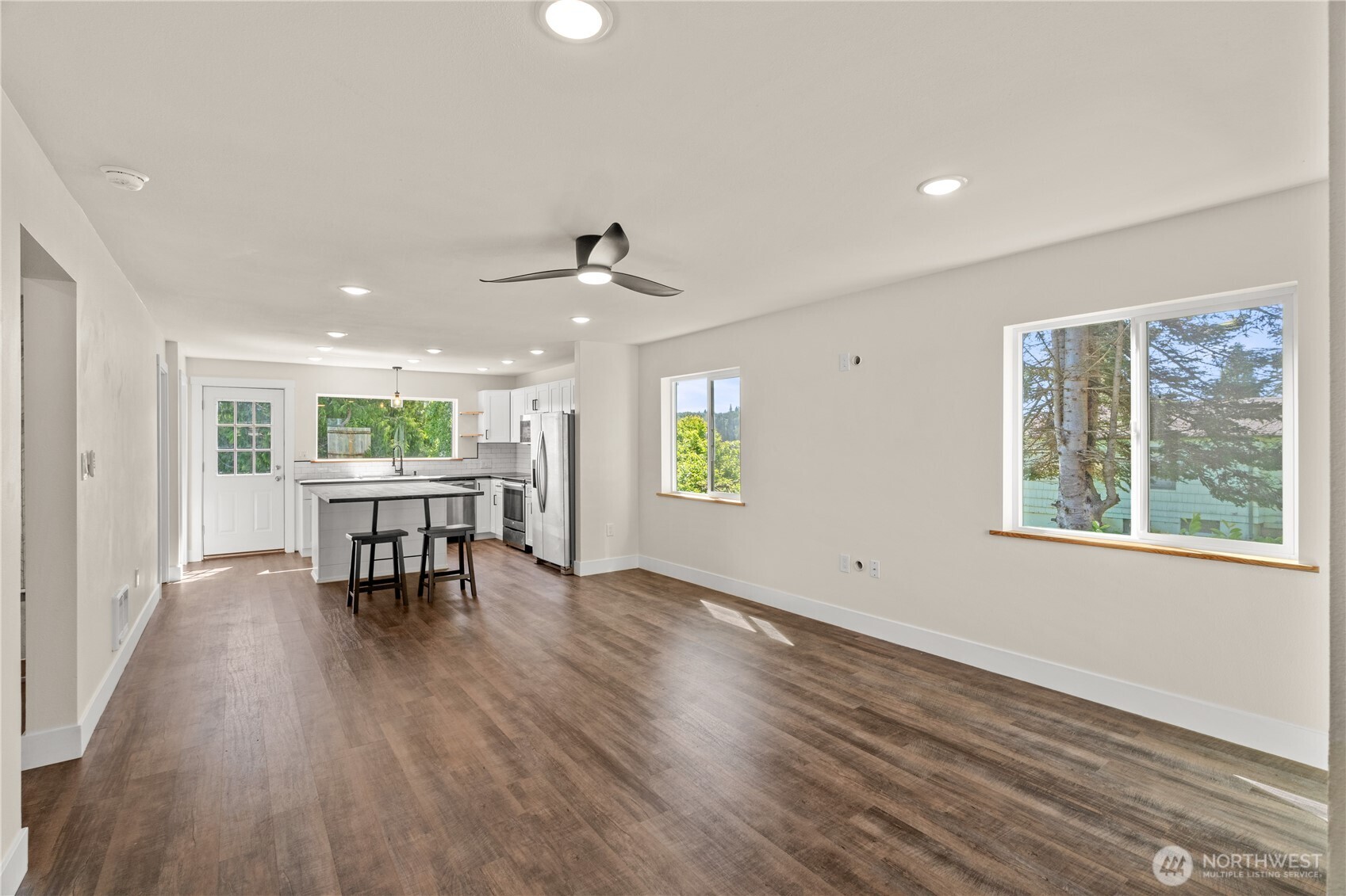 2736 Riverview Drive Aberdeen, WA 98520 - Photo 4 of 40 a view of work space with wooden floor and windows