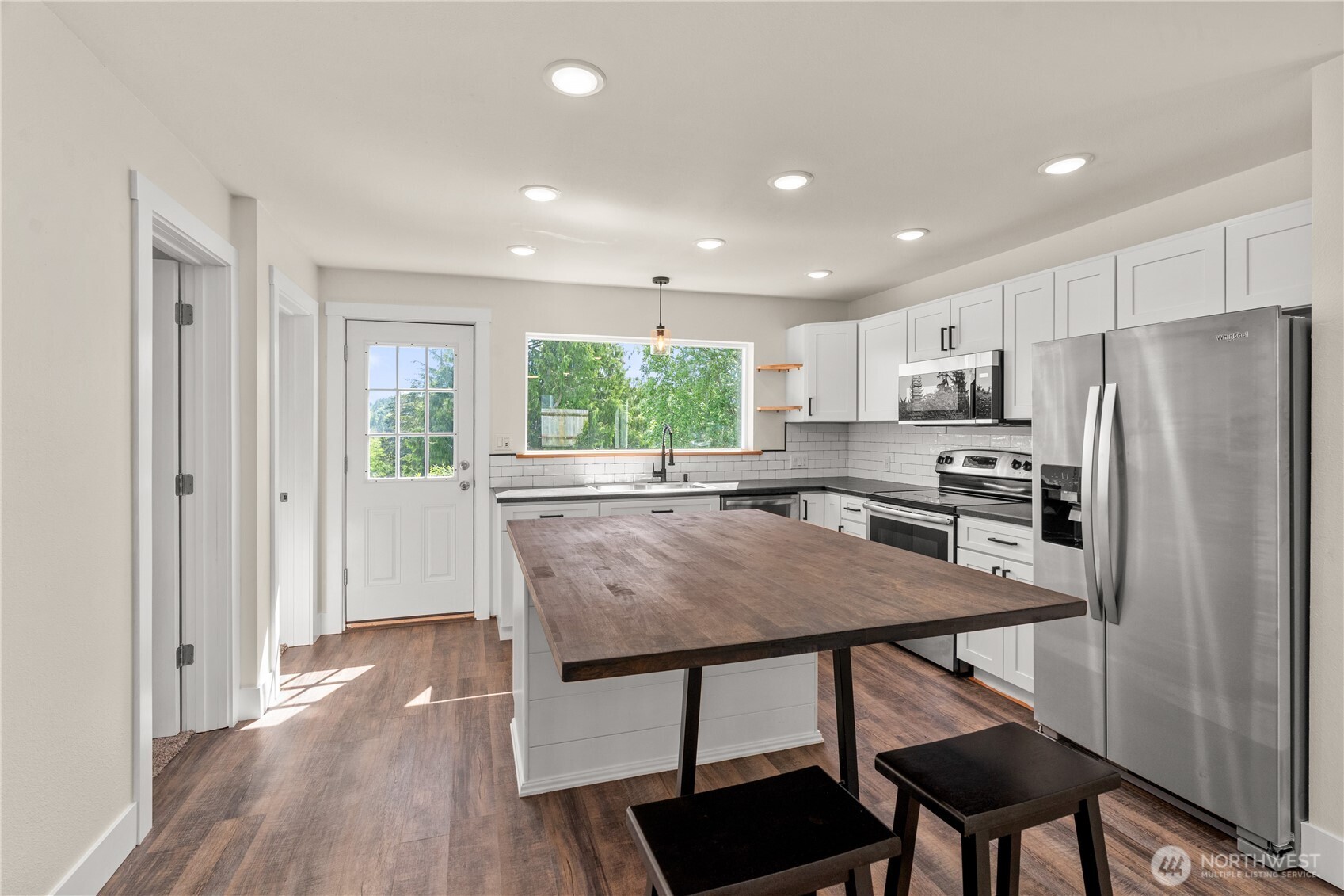 2736 Riverview Drive Aberdeen, WA 98520 - Photo 7 of 40 a kitchen with kitchen island a dining table chairs and refrigerator