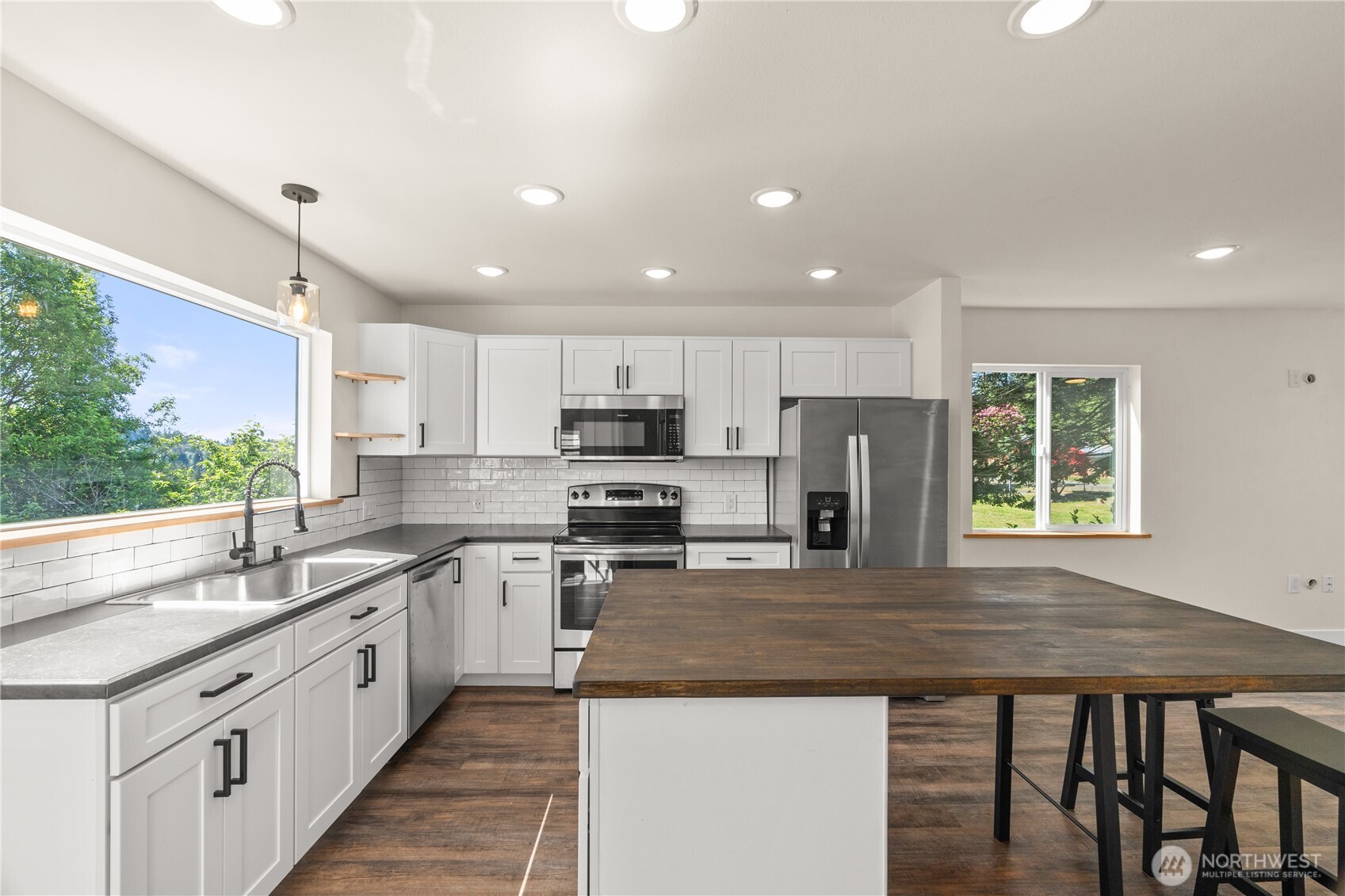 2736 Riverview Drive Aberdeen, WA 98520 - Photo 8 of 40 a kitchen with stainless steel appliances granite countertop a kitchen island hardwood floor sink stove and granite counter top