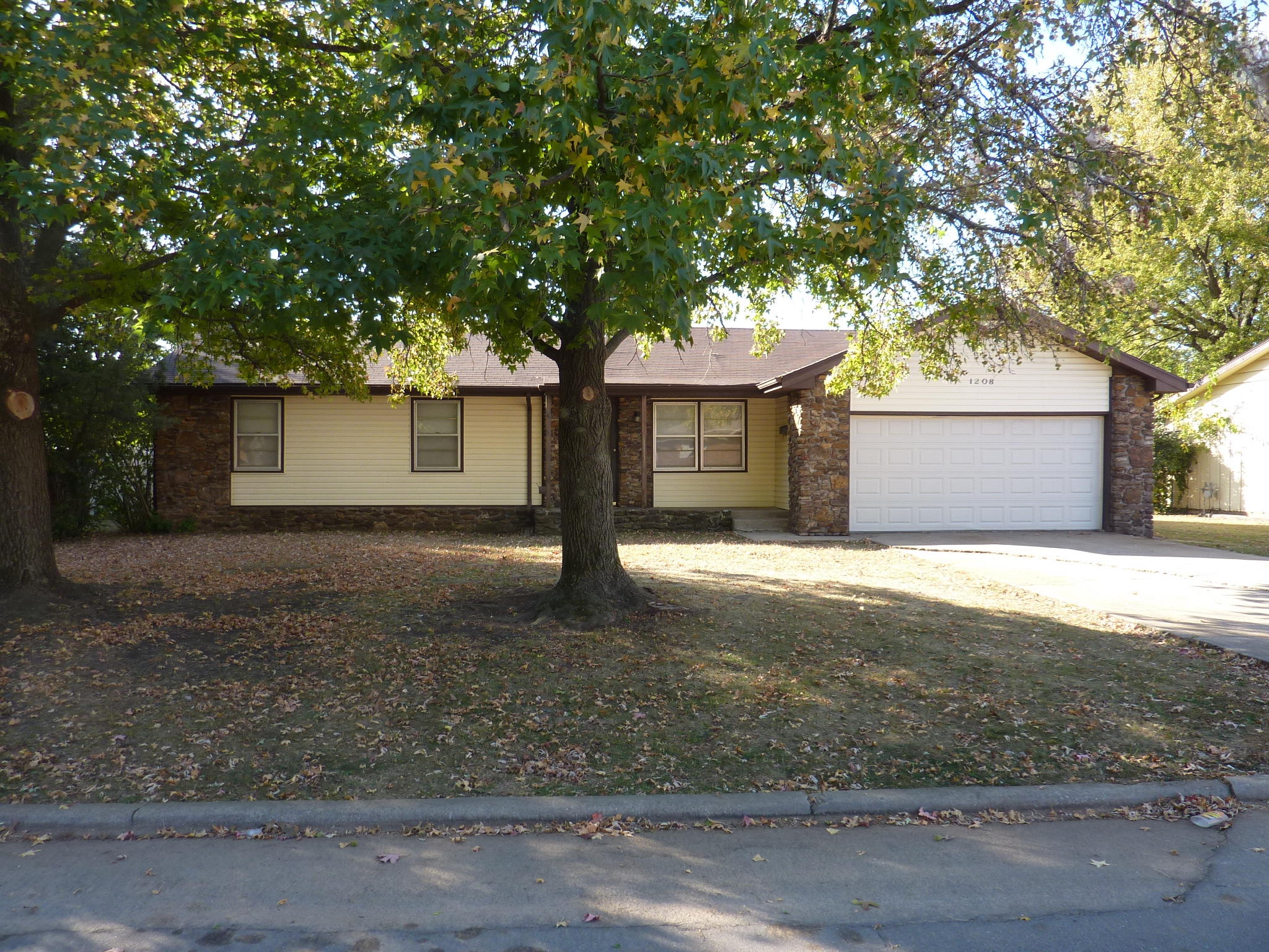 1208 West Edgewood Street Springfield, MO 65807 - Photo 1 of 1 P1060608