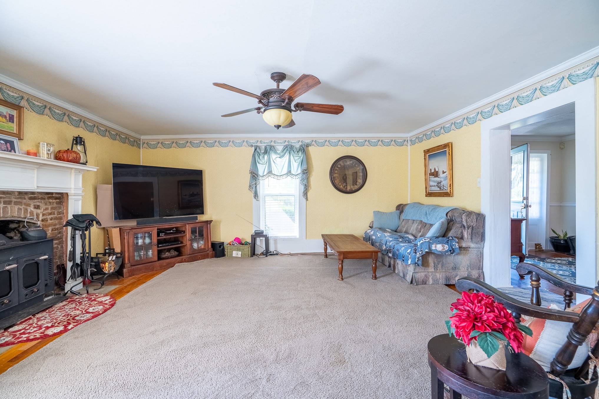 116 Ashland Road Waynesboro, TN 38485 - Photo 16 of 59 a living room with furniture and a flat screen tv