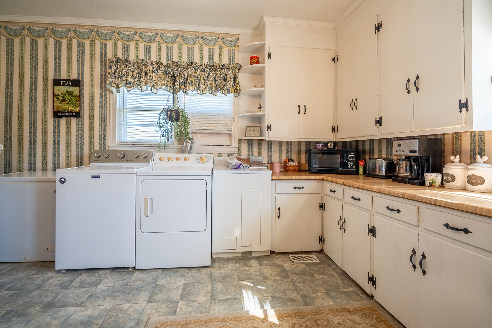 116 Ashland Road Waynesboro, TN 38485 - Photo 22 of 59 a room with cabinets and window