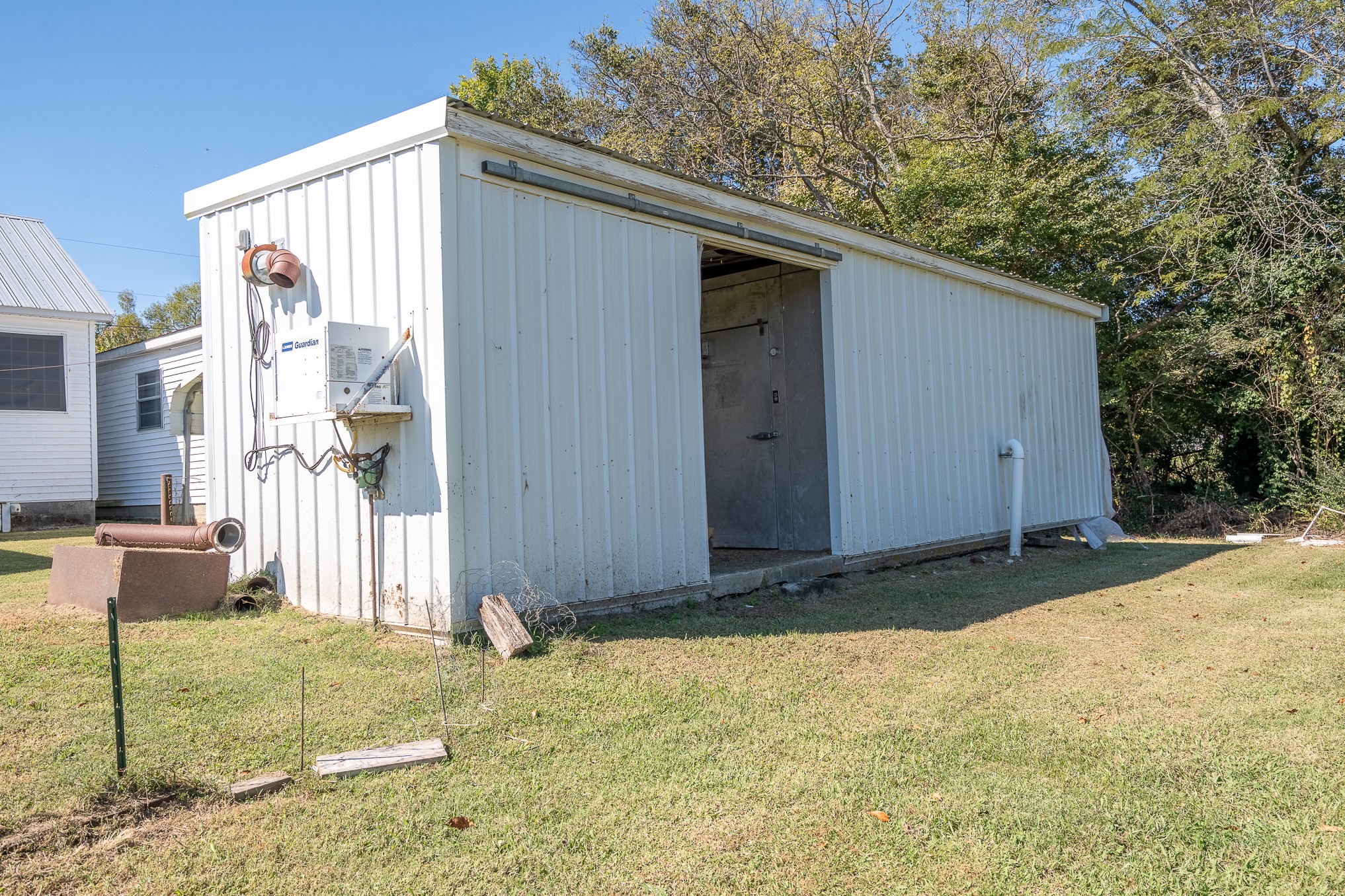 116 Ashland Road Waynesboro, TN 38485 - Photo 8 of 59 a backyard of a house