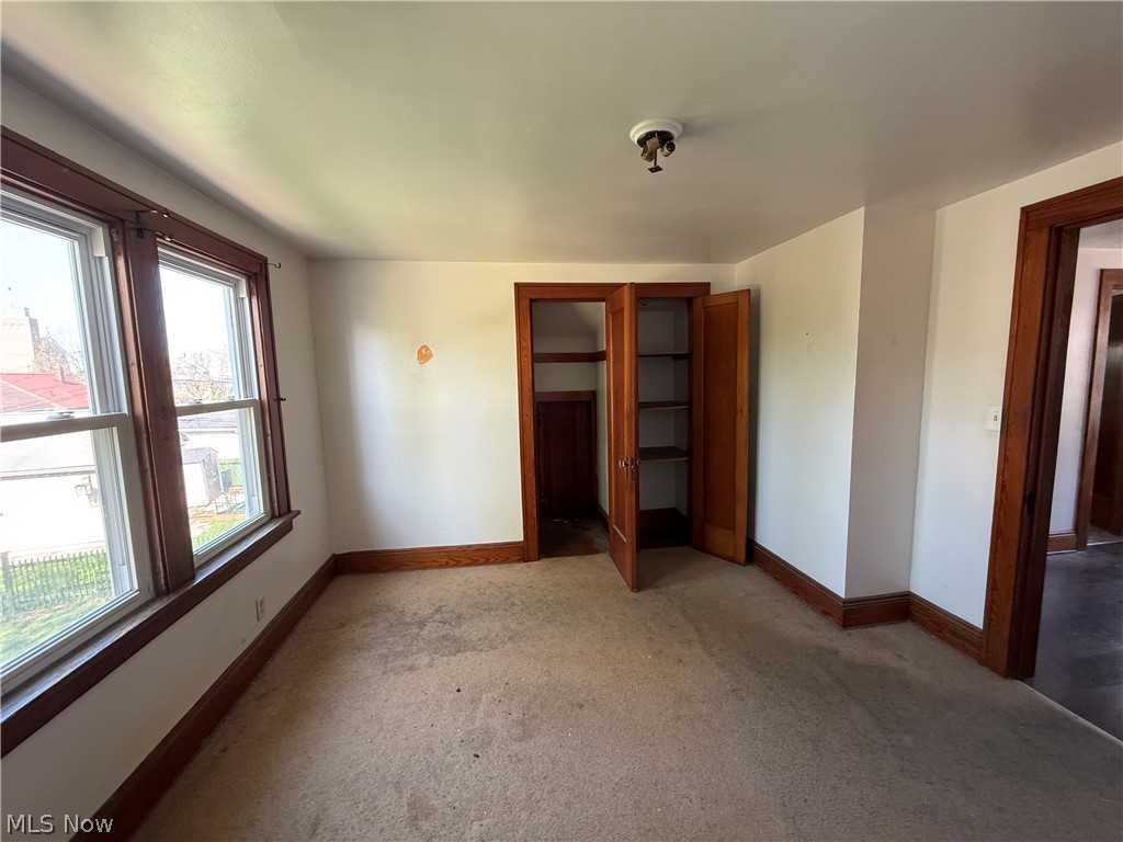 18309 Edgerton Road Cleveland, OH 44119 - Photo 16 of 20 UP Unit Living Room