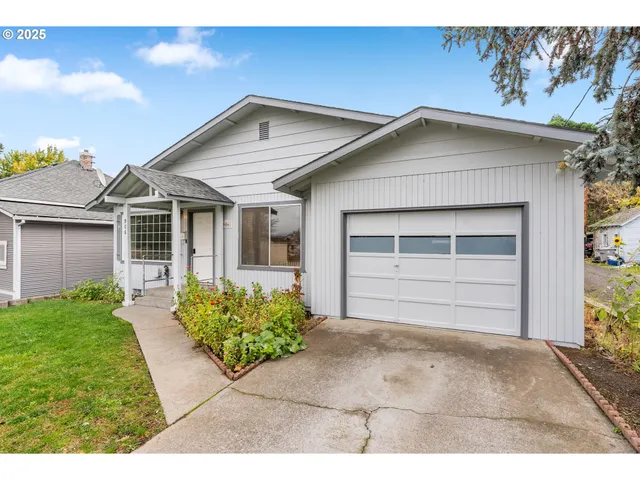 $365,000 | 906 Garrison Street, The Dalles, OR 97058