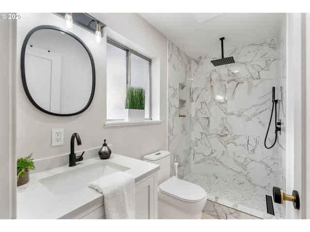 $365,000 | 906 Garrison Street, The Dalles, OR 97058