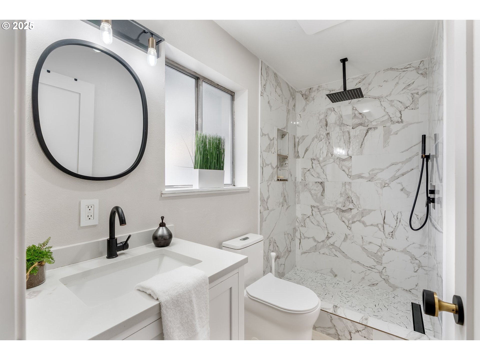 906 Garrison Street The Dalles, OR 97058 - Photo 12 of 25 a bathroom with a sink a toilet and a mirror