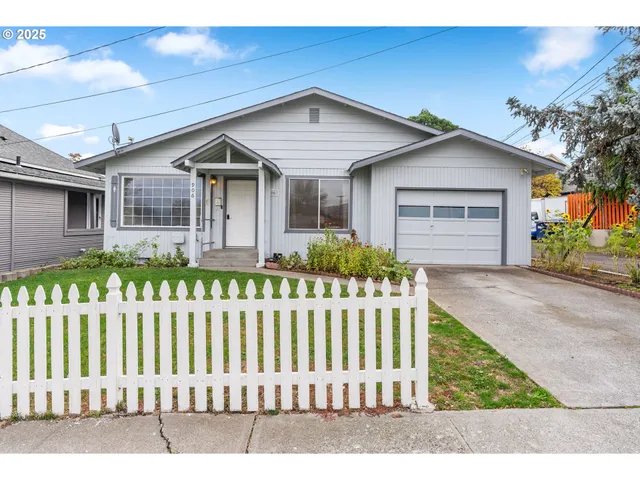 $365,000 | 906 Garrison Street, The Dalles, OR 97058