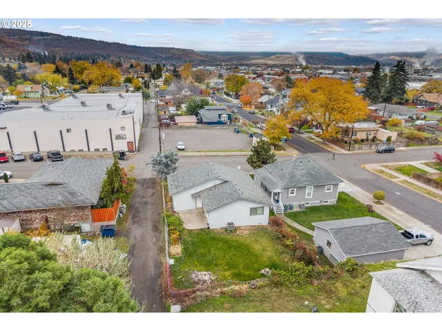 $365,000 | 906 Garrison Street, The Dalles, OR 97058