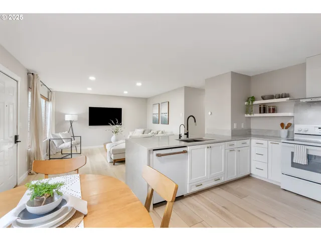 $365,000 | 906 Garrison Street, The Dalles, OR 97058