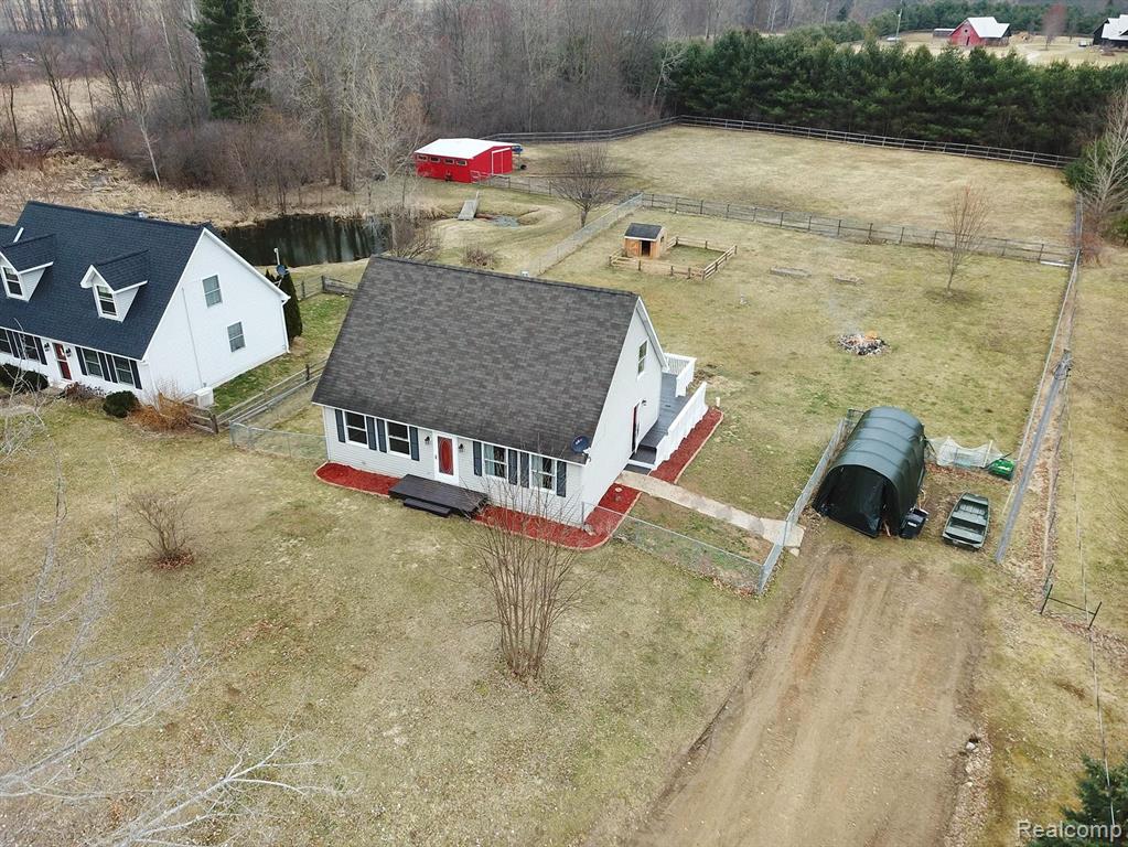 15037 Bird Road Byron, MI 48418 - Photo 8 of 34