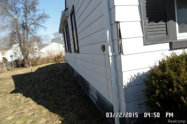 4157 Williams Street Inkster, MI 48141 - Photo 7 of 35 SAM_1564.jpg