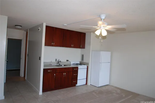 $1,500 | 1550 Wilder Avenue, Unit A211, Honolulu, HI 96822
