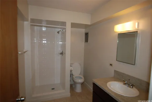 $1,500 | 1550 Wilder Avenue, Unit A211, Honolulu, HI 96822