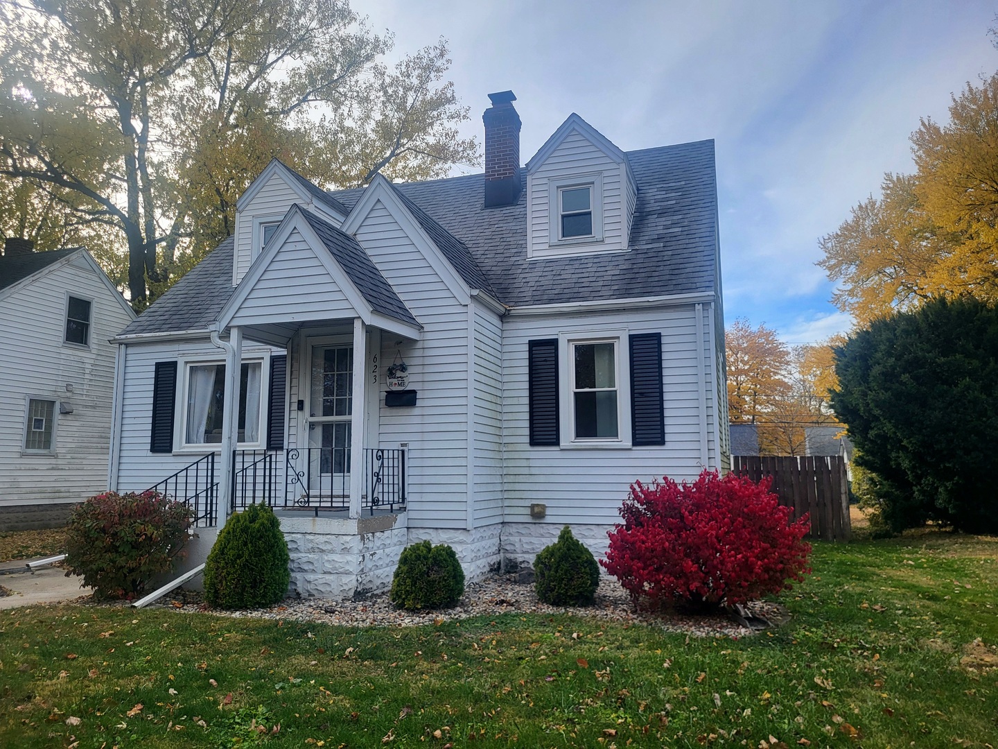 623 South Yates Avenue Kankakee, IL 60901 - Photo 2 of 17 a front view of a house with a garden and plants