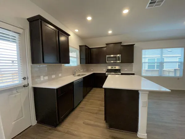 $2,230 | 125 Madrid, Kyle, TX 78640