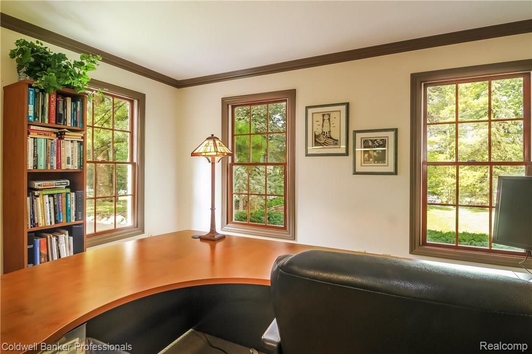 25348 Farmington Road Farmington, MI 48336 - Photo 9 of 27 013-4515220-large.jpg
