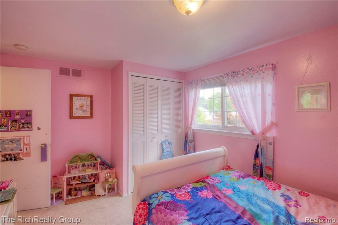 43861 Arlington Road Canton, MI 48187 - Photo 40 of 40 bed5.jpg