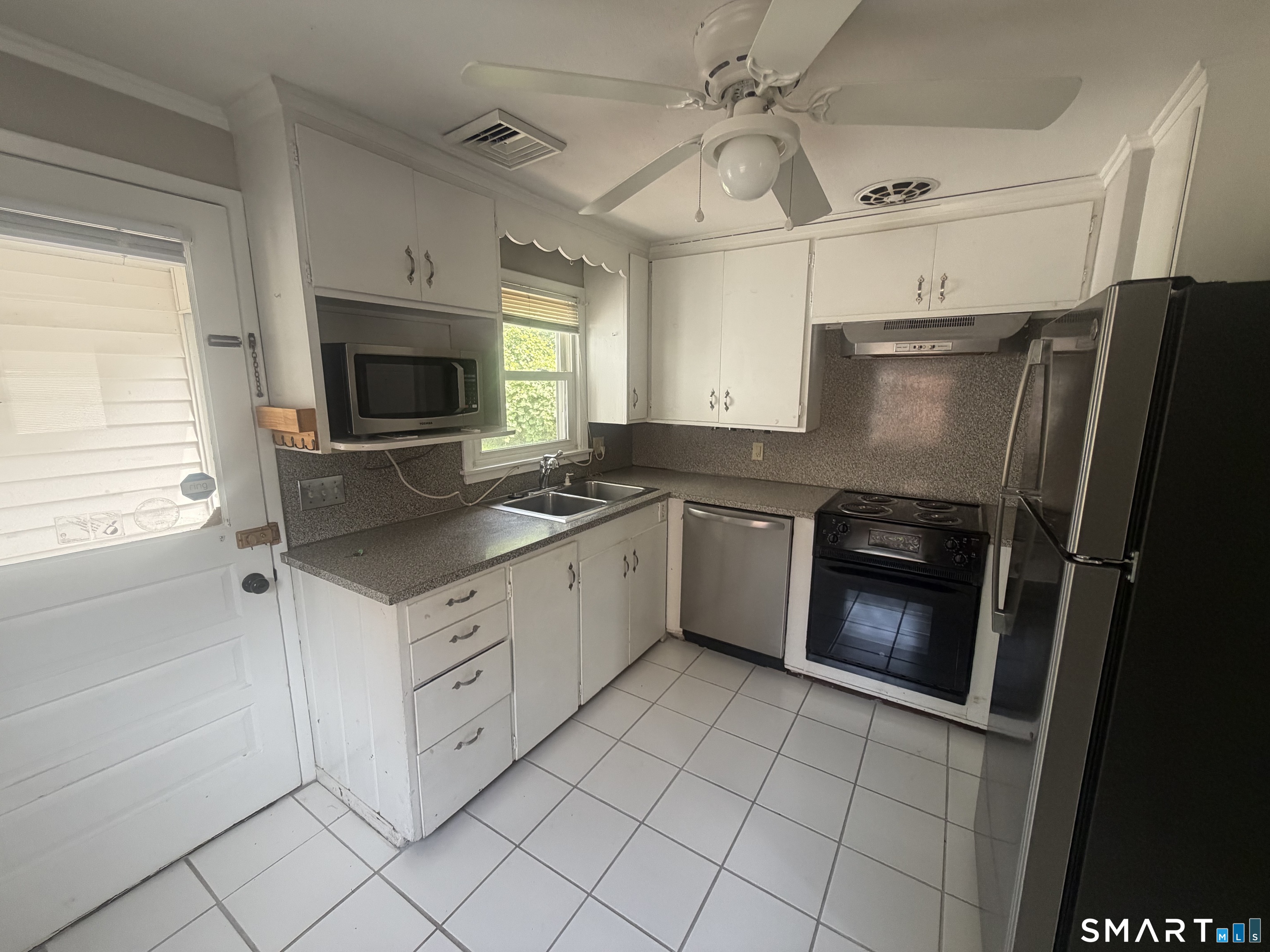 16 Harding Avenue Newington, CT 06111 - Photo 4 of 15