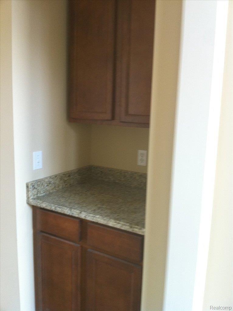 3667 Hogan Circle Rochester, MI 48307 - Photo 7 of 12 Butlers Pantry to Formal Dining
