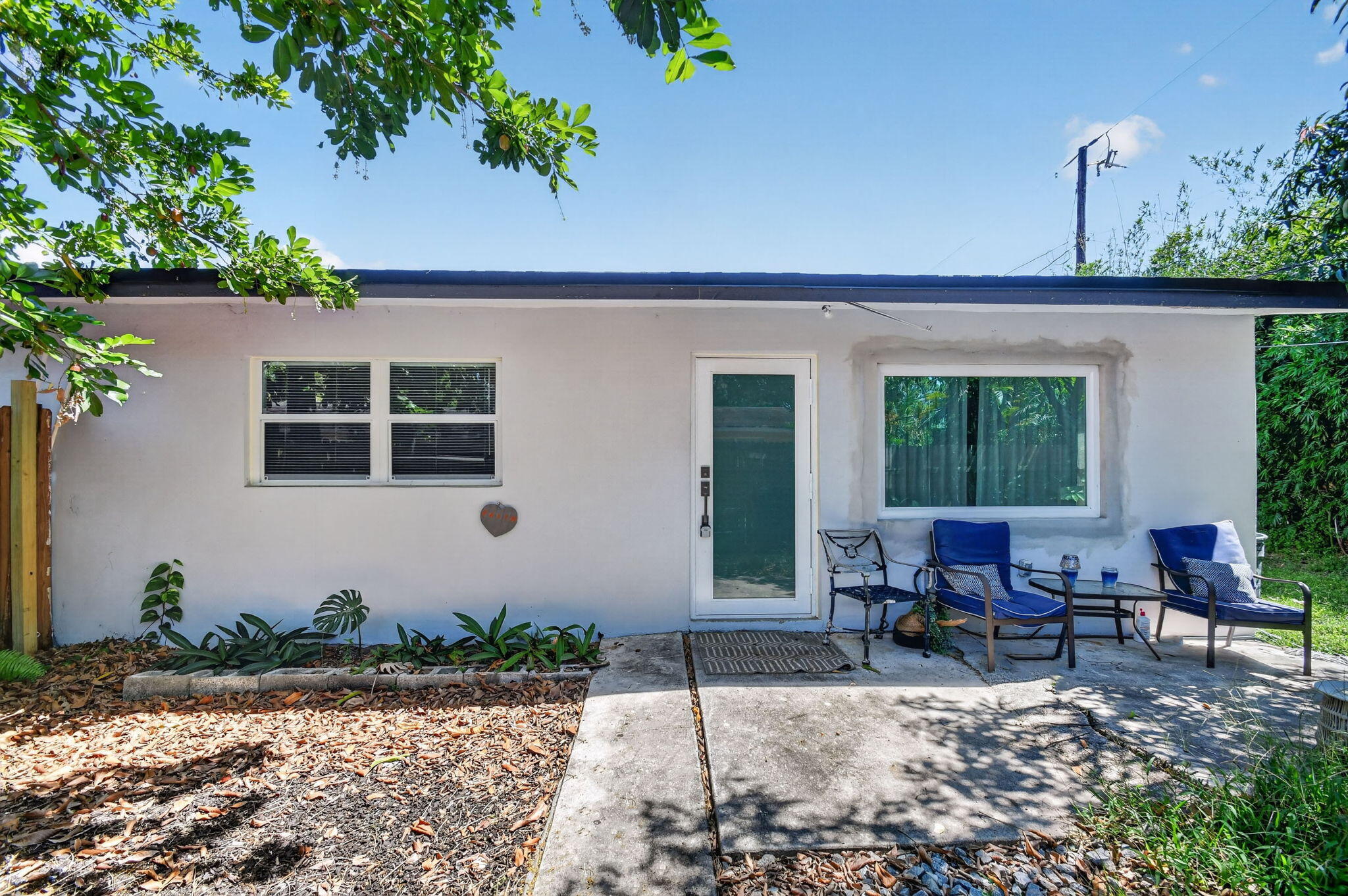 3382 Rudolph Road Lake Worth, FL 33461 - Photo 6 of 43 6-web-or-mls-DSC_9167