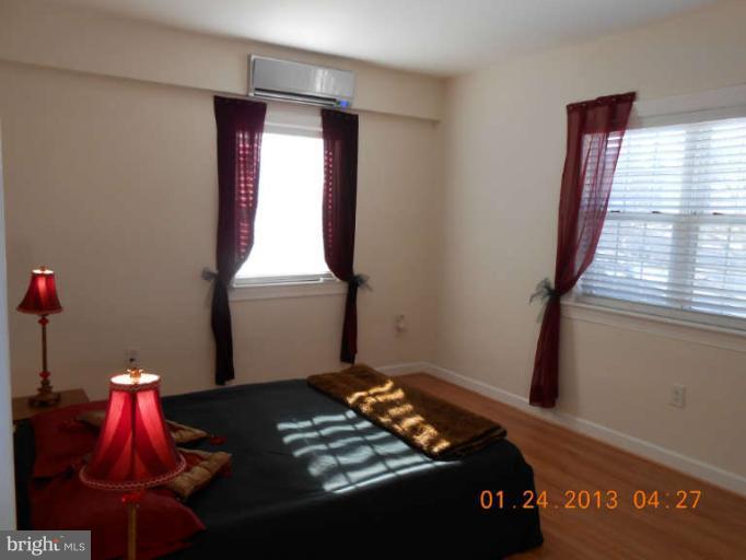 3203 Gunston Road, Unit 11032 Alexandria, VA 22302 - Photo 13 of 20 a bedroom with a bed and a window