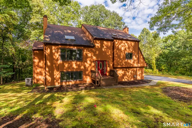 $2,500 | 9 Woodacre Lane, Unit 2, Monroe, CT 06468