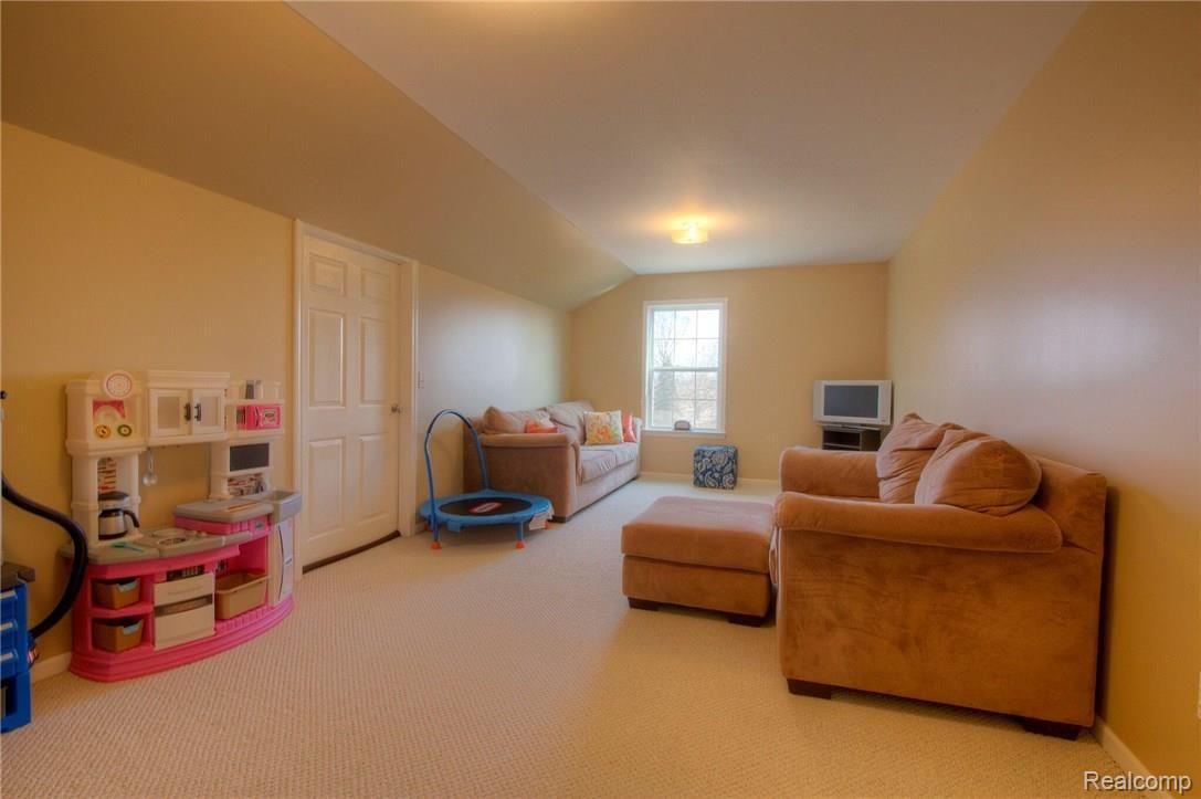 10575 Mason Road Fowlerville, MI 48836 - Photo 16 of 34 930A6268_69_70_preview.jpeg