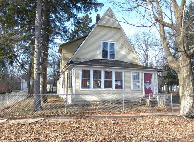 $39,900 | 660 Pearl Street, Benton Harbor, MI 49022