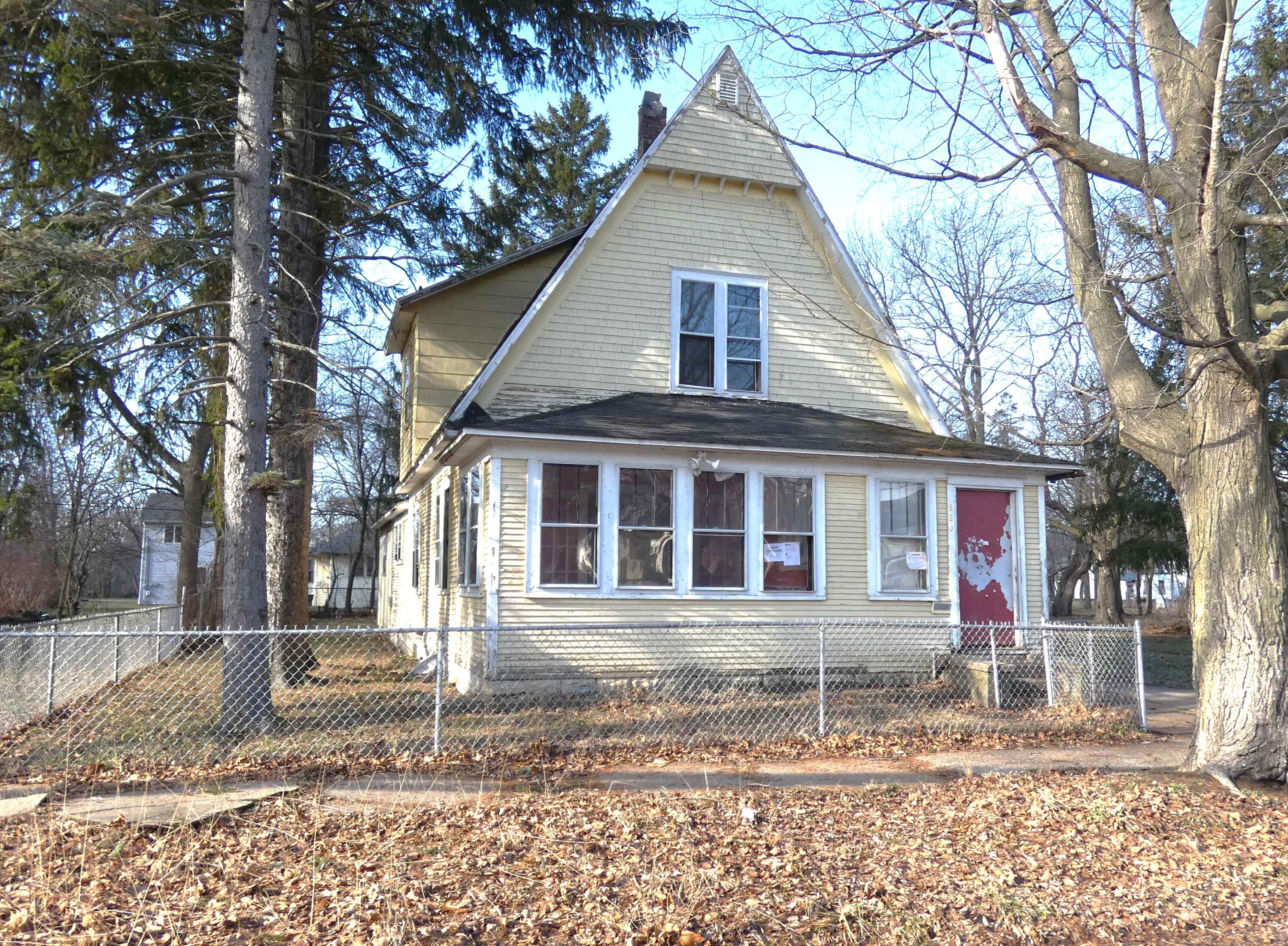 660 Pearl Street Benton Harbor, MI 49022 - Photo 1 of 22 Front