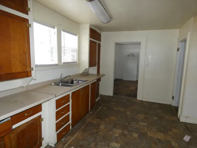 $39,900 | 660 Pearl Street, Benton Harbor, MI 49022