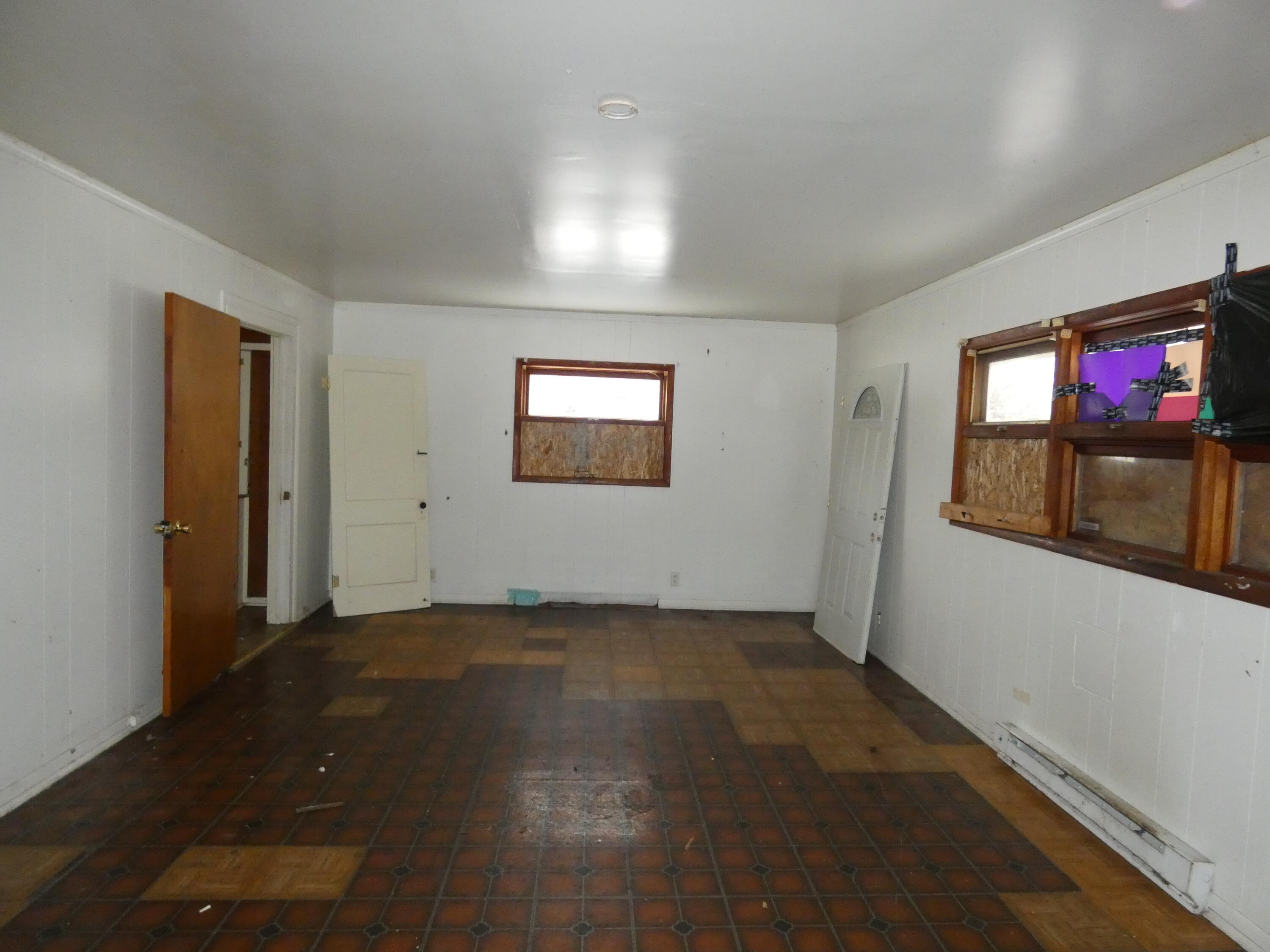 660 Pearl Street Benton Harbor, MI 49022 - Photo 16 of 22 P1040939