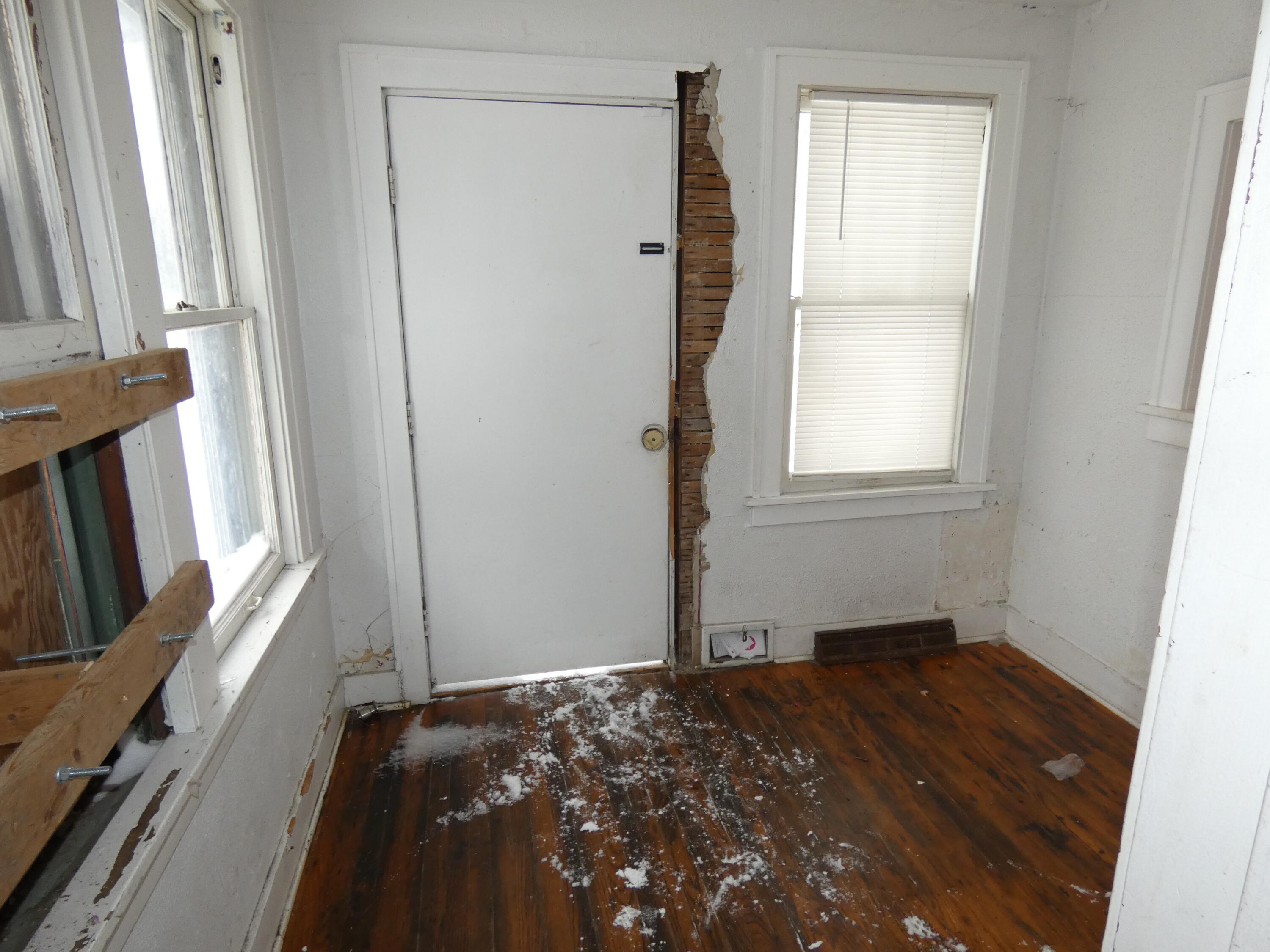 660 Pearl Street Benton Harbor, MI 49022 - Photo 17 of 22 P1040940