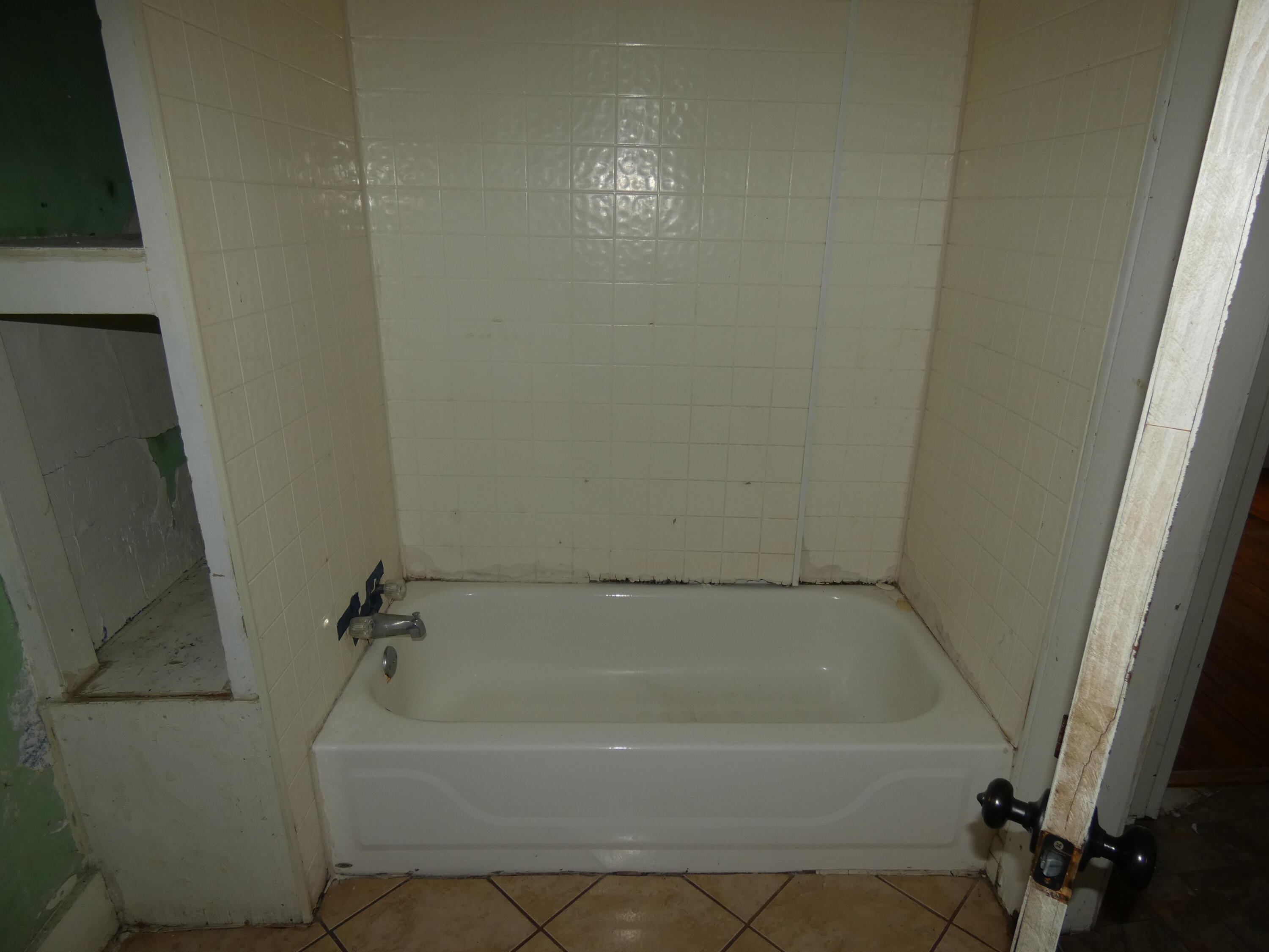 660 Pearl Street Benton Harbor, MI 49022 - Photo 19 of 22 P1040943