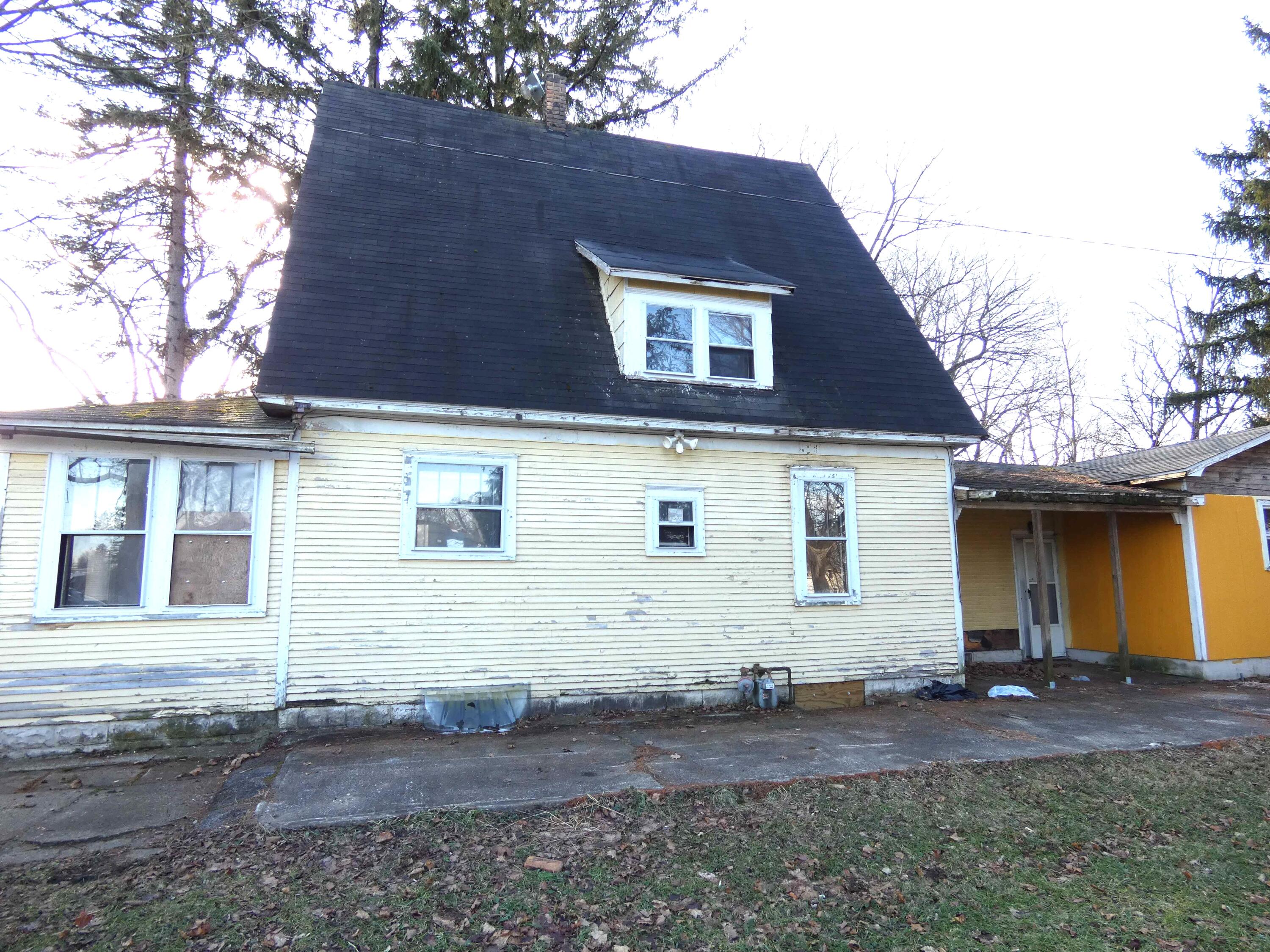 660 Pearl Street Benton Harbor, MI 49022 - Photo 2 of 22 P1040819