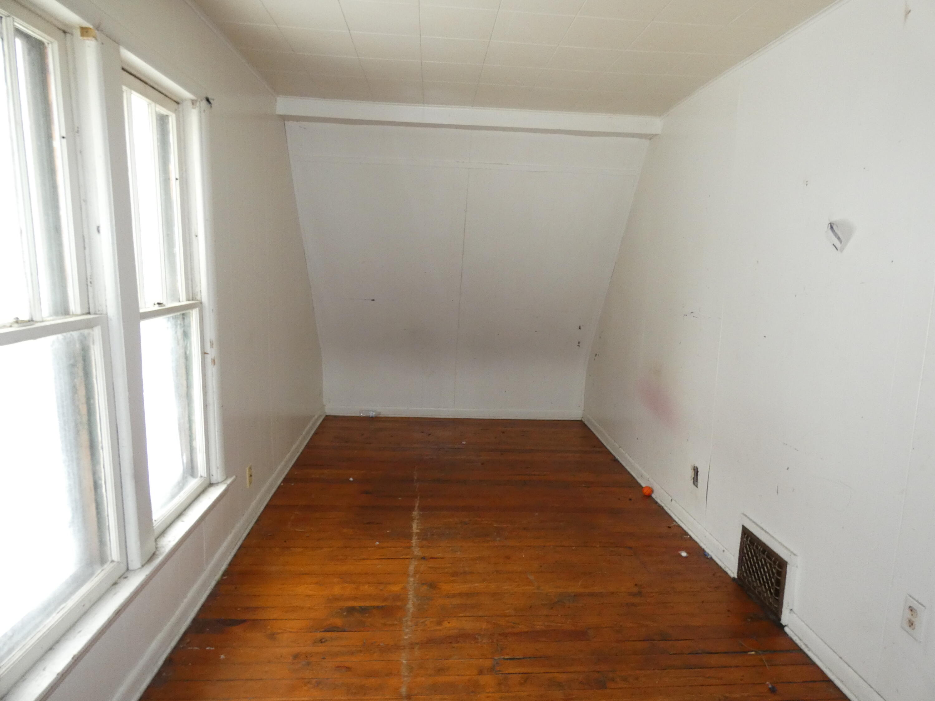 660 Pearl Street Benton Harbor, MI 49022 - Photo 22 of 22 P1040946