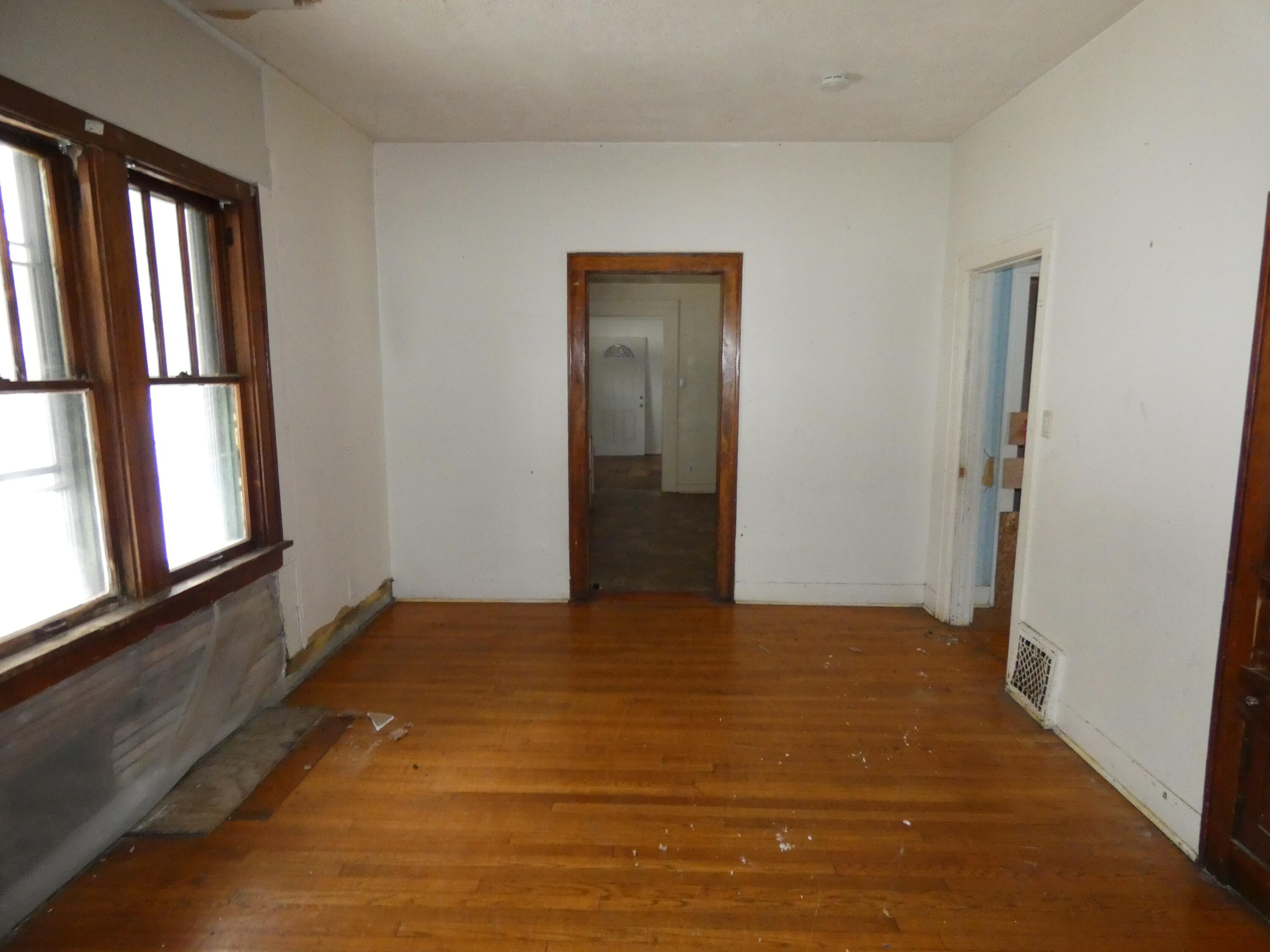 660 Pearl Street Benton Harbor, MI 49022 - Photo 7 of 22 P1040929