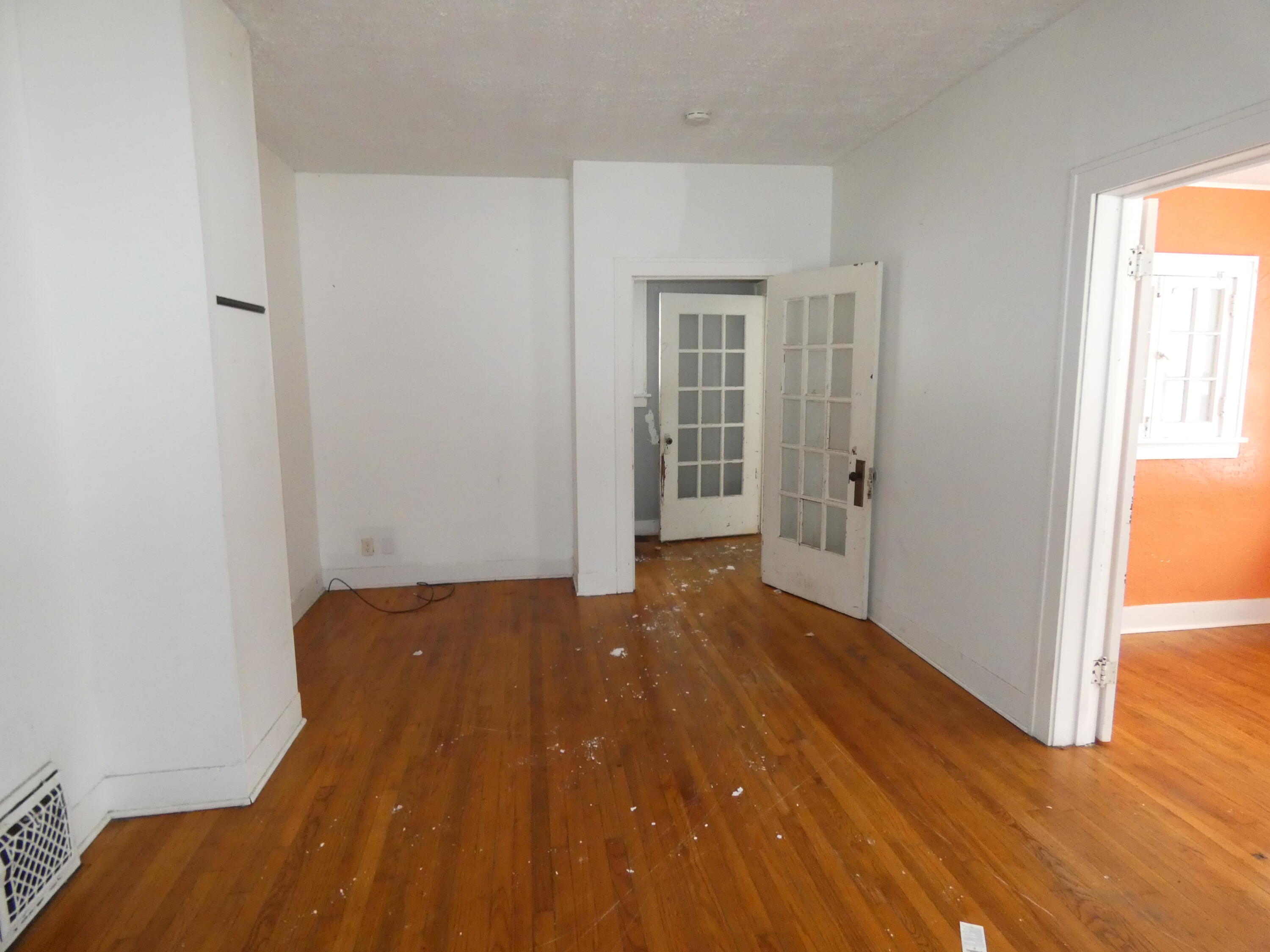 660 Pearl Street Benton Harbor, MI 49022 - Photo 8 of 22 P1040930