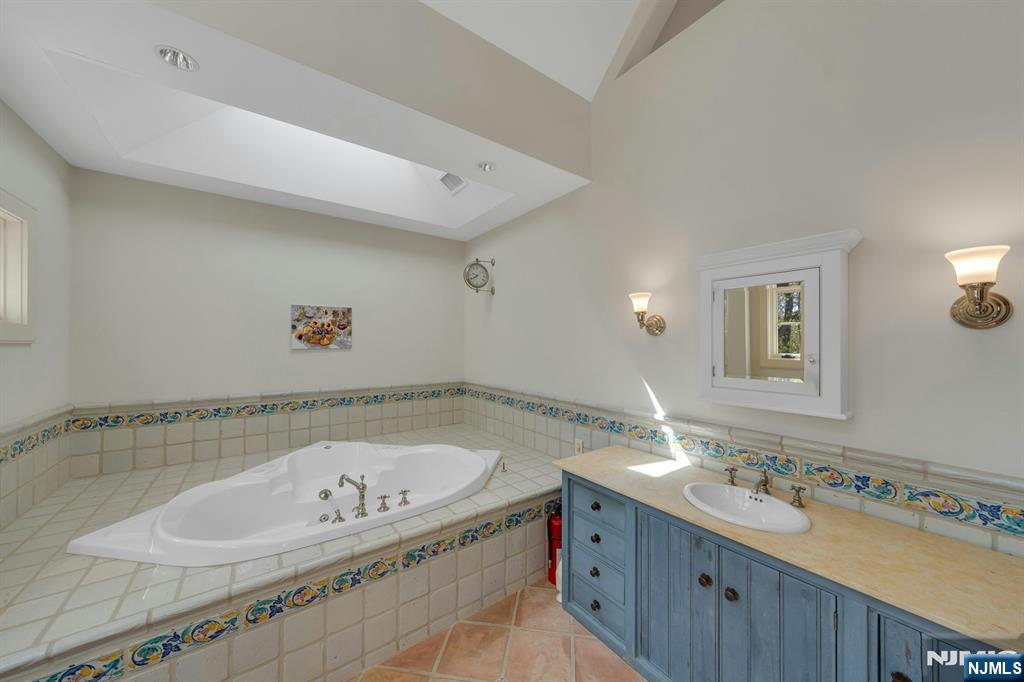 7 Charney Place Alpine, NJ 07620 - Photo 12 of 22