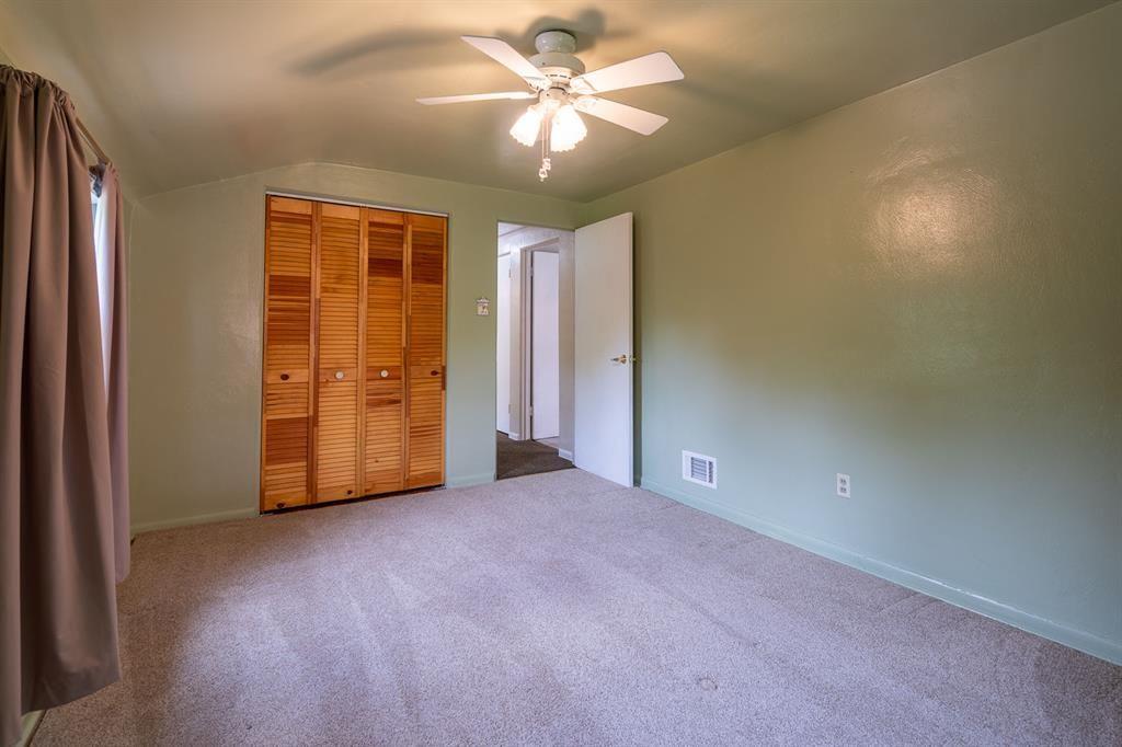 963 Highview Road Pittsburgh, PA 15234 - Photo 17 of 28 2nd bedroom