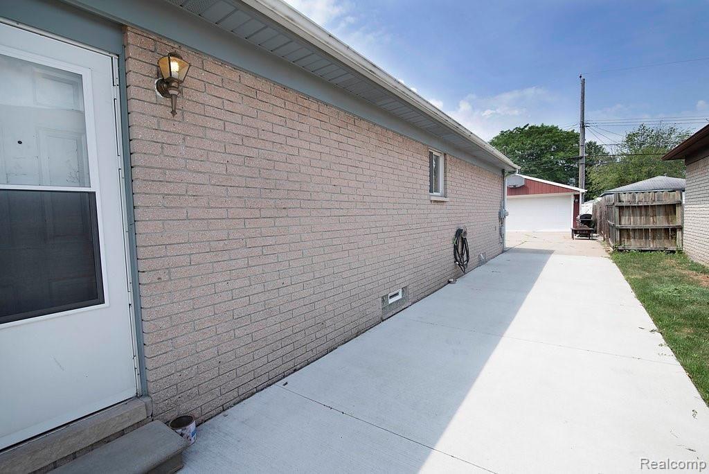 25862 Reeck Road Woodhaven, MI 48183 - Photo 3 of 20