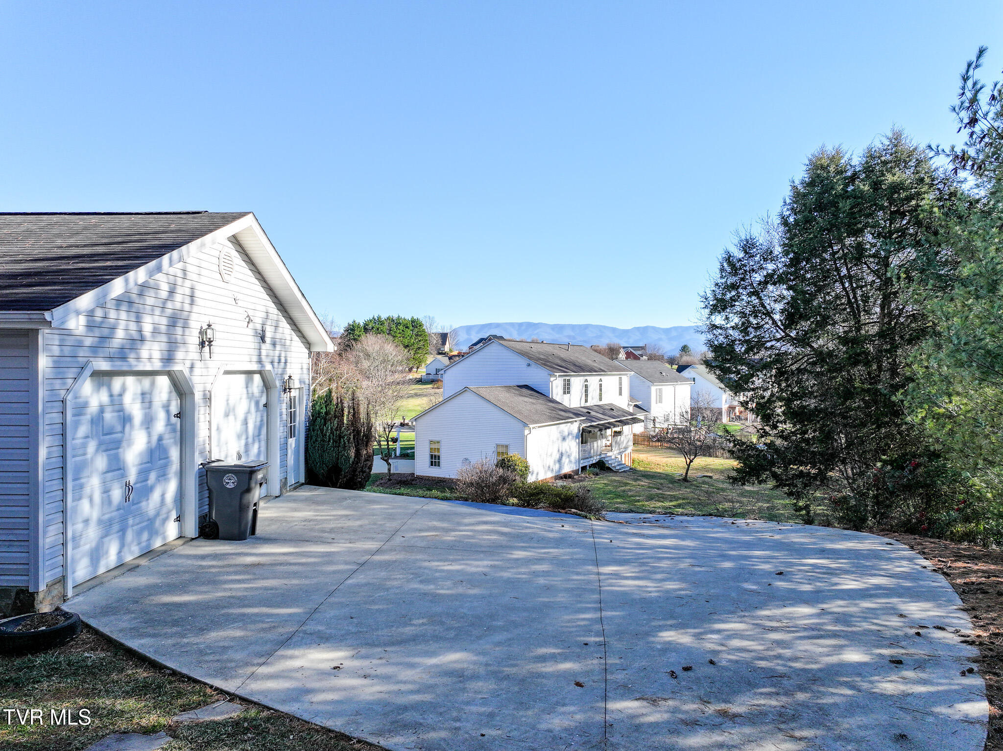 32 Capri Drive Greeneville, TN 37745 - Photo 4 of 47 DJI_20260102173318_0548_D