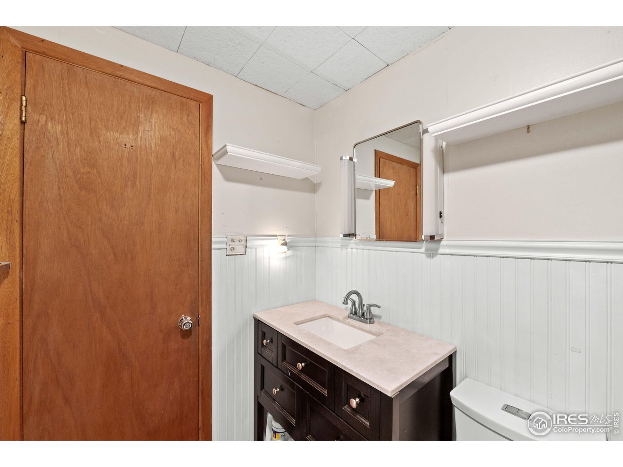 654 Hemlock Drive Lyons, CO 80540 - Photo 11 of 32 a bathroom with a sink and a mirror