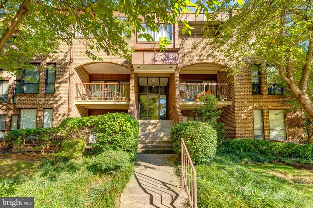 $2,200 | 11260 Chestnut Grove Square, Unit 339, Reston, VA 20190