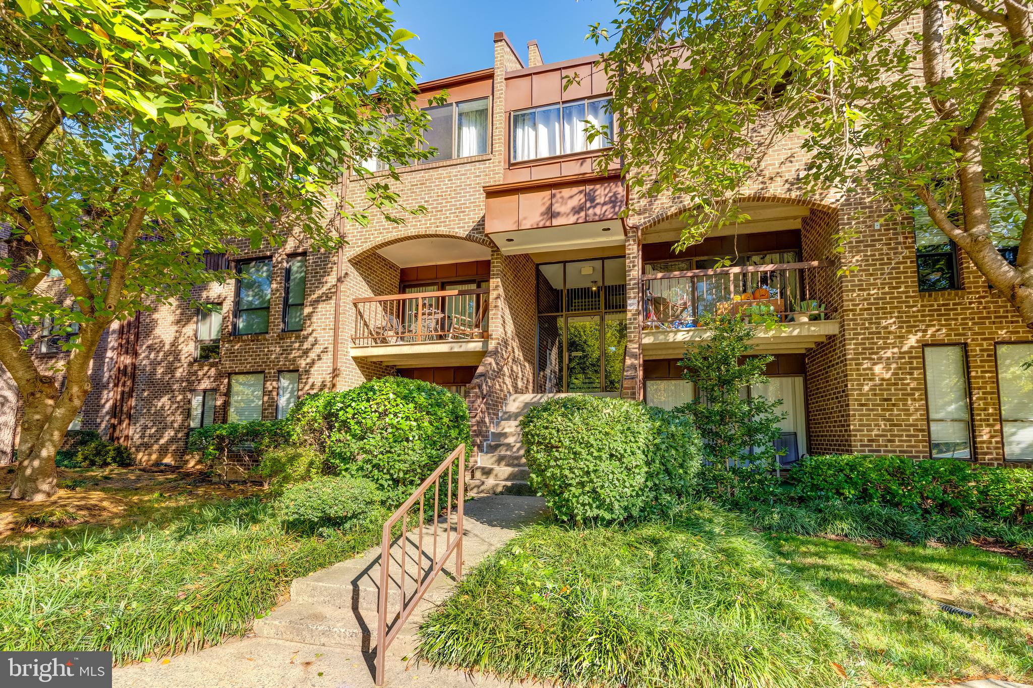 11260 Chestnut Grove Square, Unit 339 Reston, VA 20190 - Photo 28 of 30 Sunny & Bright