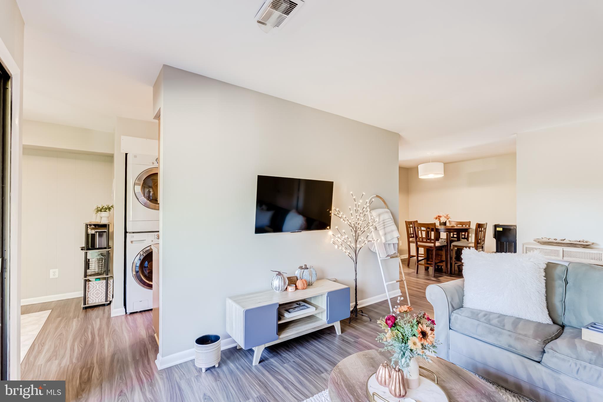 11260 Chestnut Grove Square, Unit 339 Reston, VA 20190 - Photo 6 of 30 Spacious Living Area