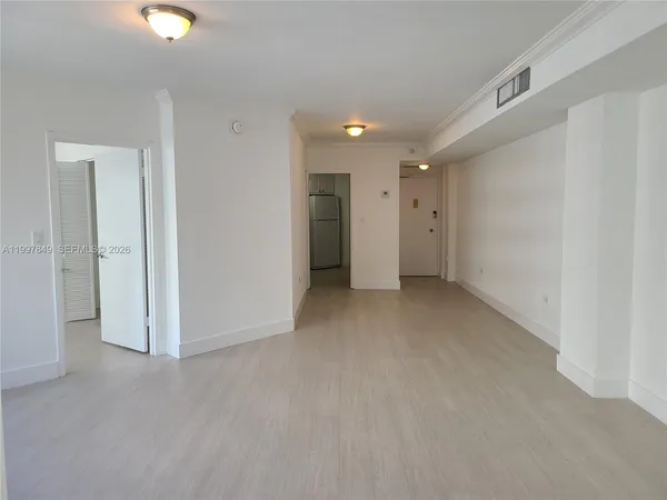$2,990 | 999 Brickell Bay Drive, Unit 1207, Miami, FL 33131