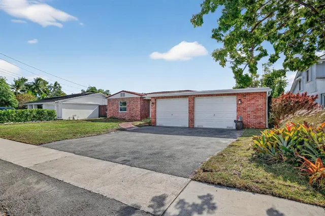 a view of a house with a yard and plants