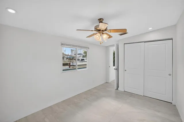 a view of a livingroom with an empty space